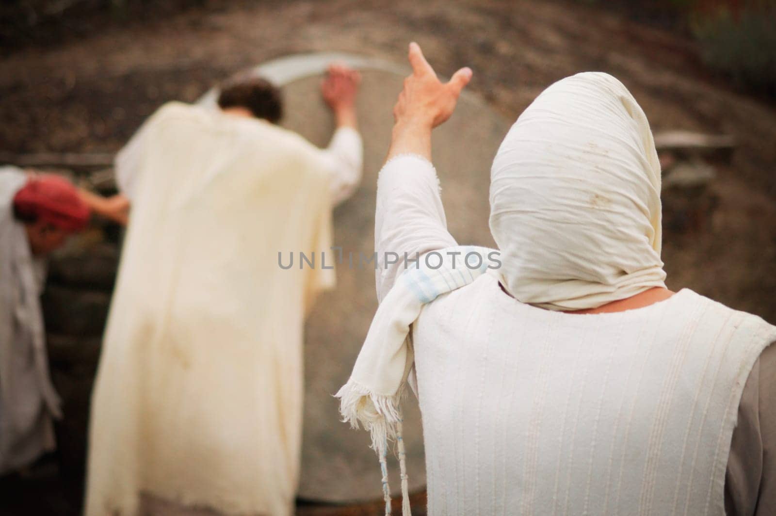 Rolling the stone on the tomb