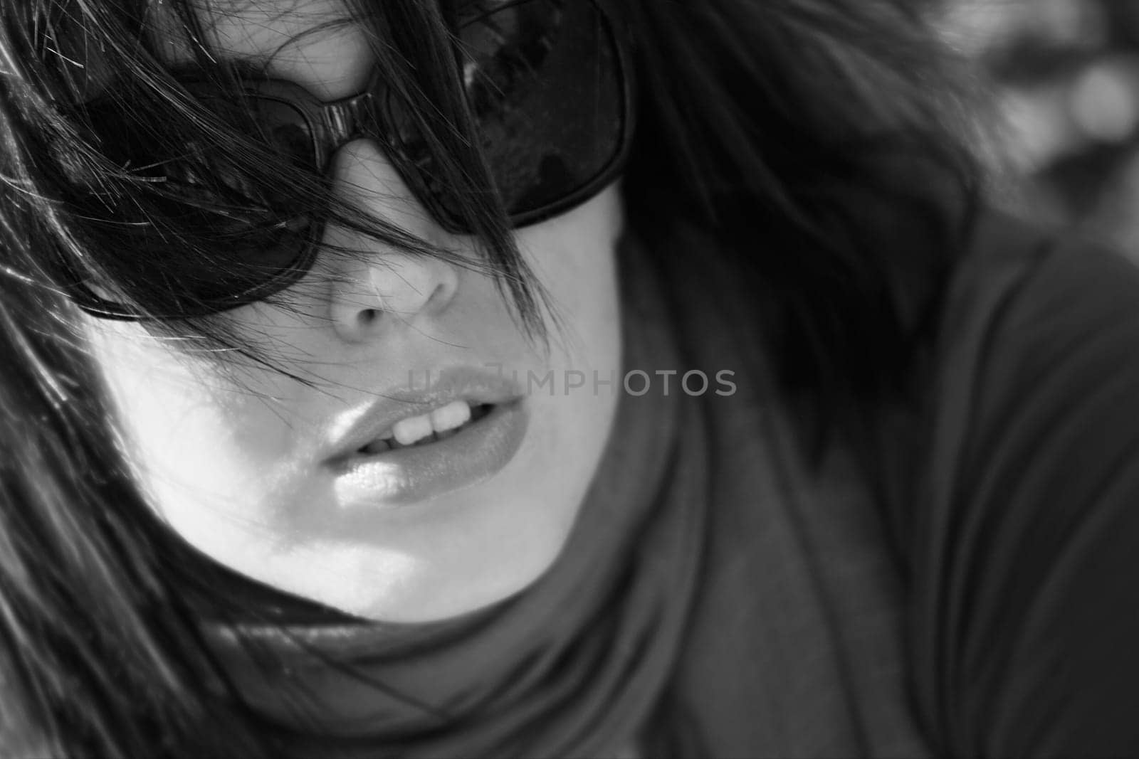 Woman with trendy sunglasses