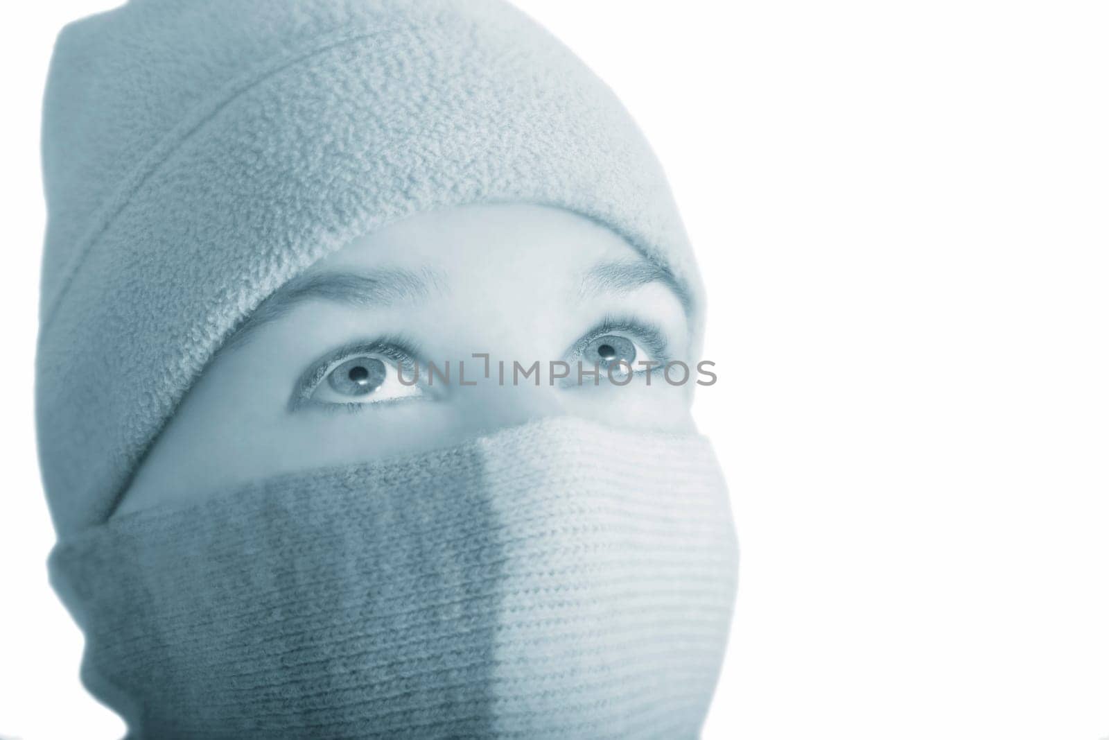 Woman bundled up wearing toque and scarf