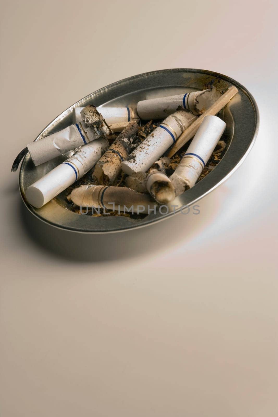 Full ashtray receptacle