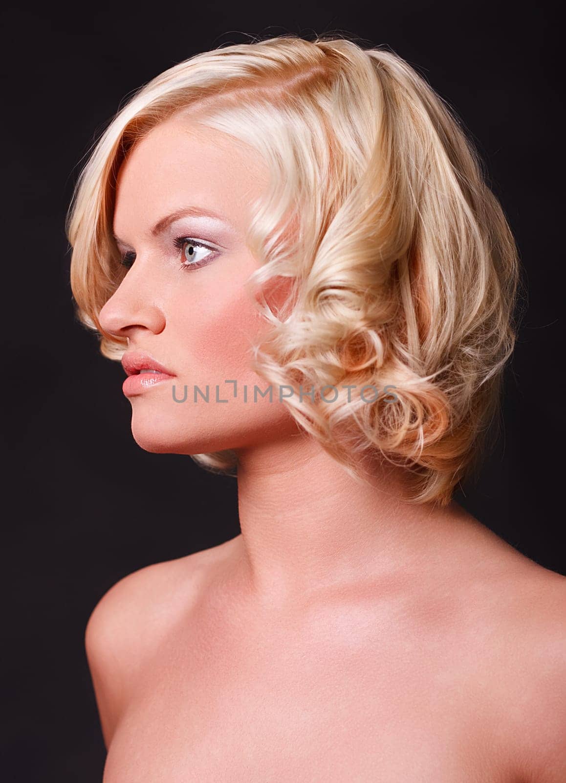naked woman hairdressed