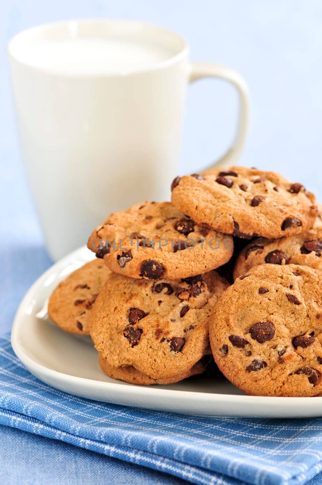 Milk and chocolate chip cookies
