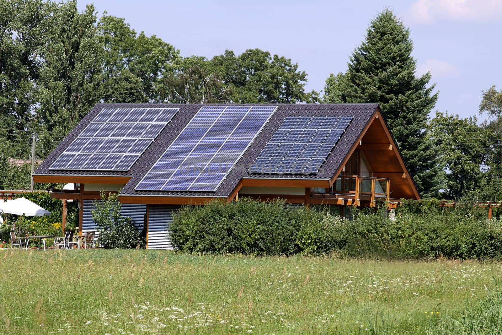 SOLAR HOUSE