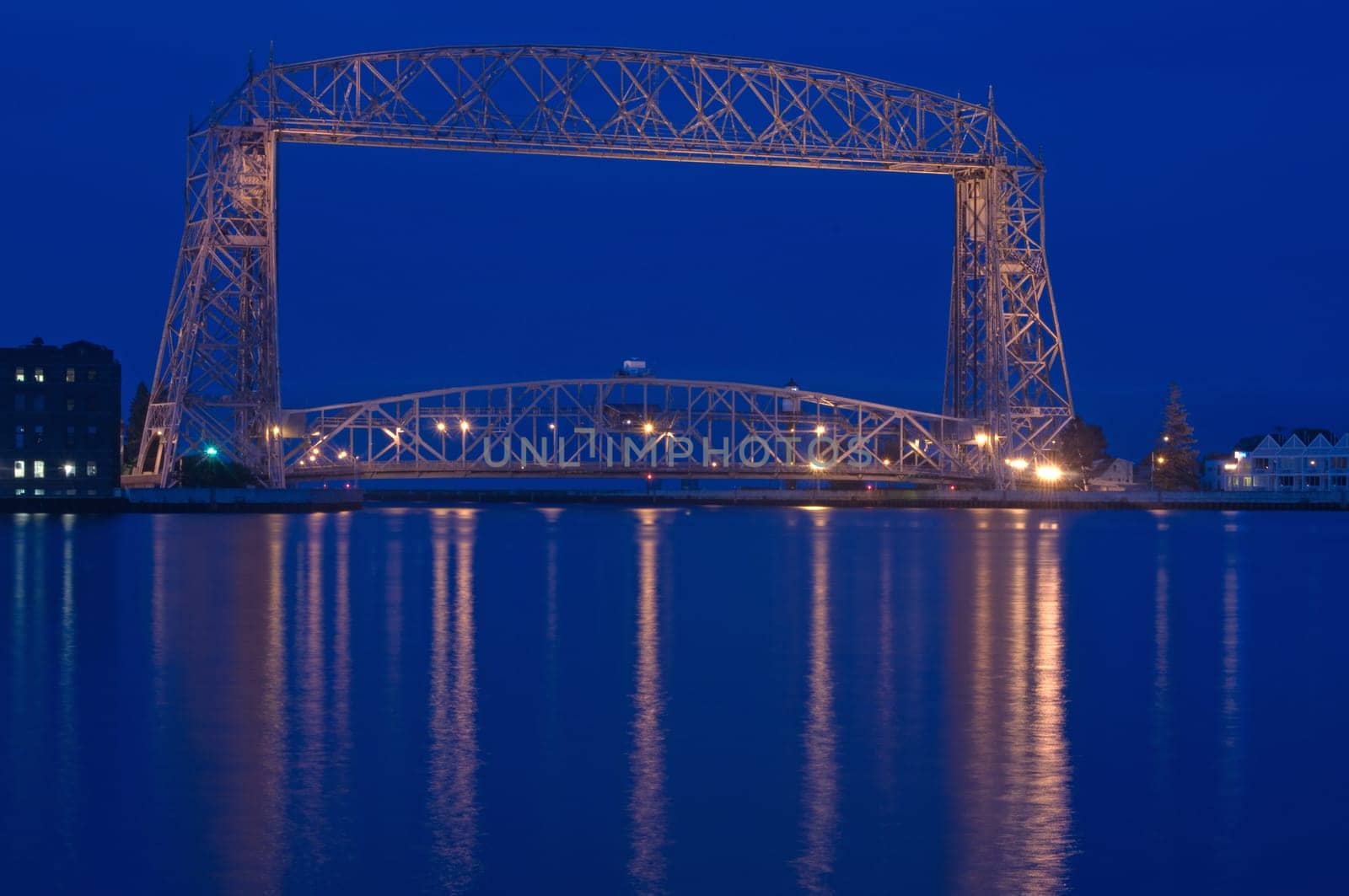 duluth aerial bridge dusk