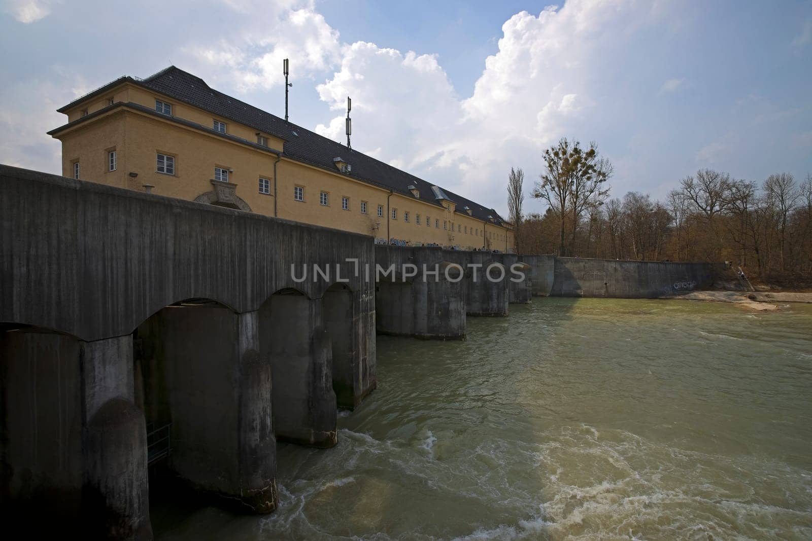 Isar weir near Oberföhring