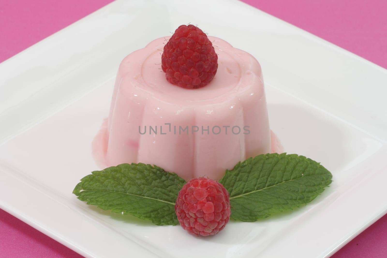 Raspberry pudding