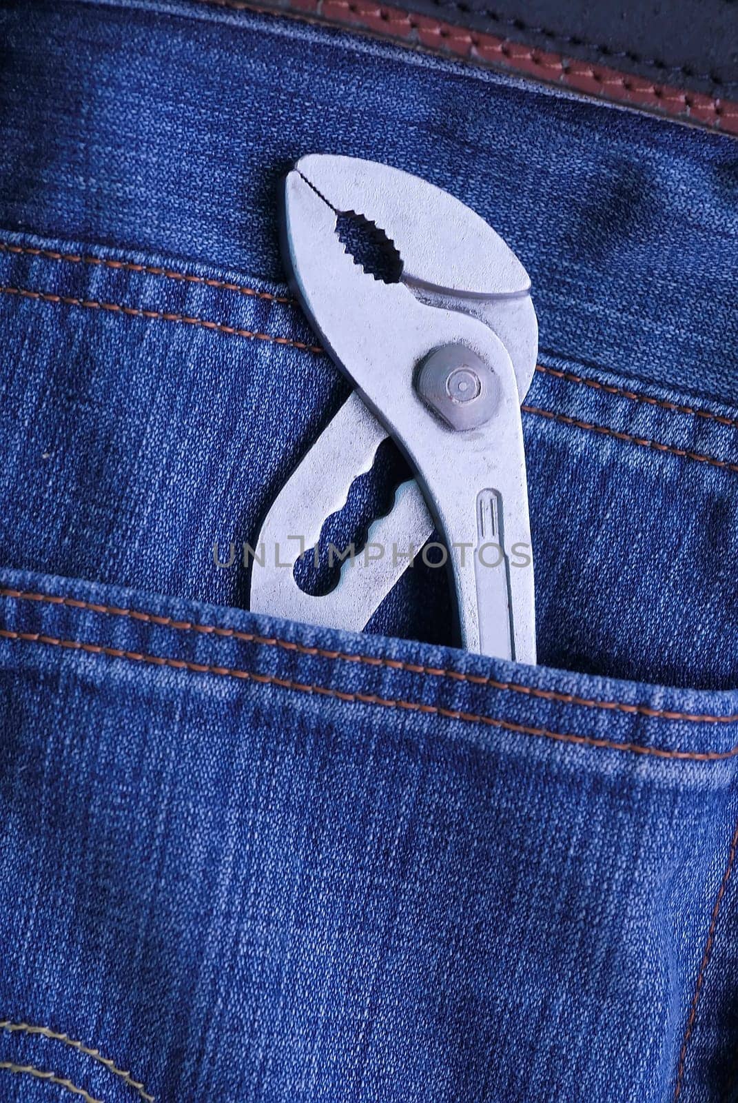 Pliers 04