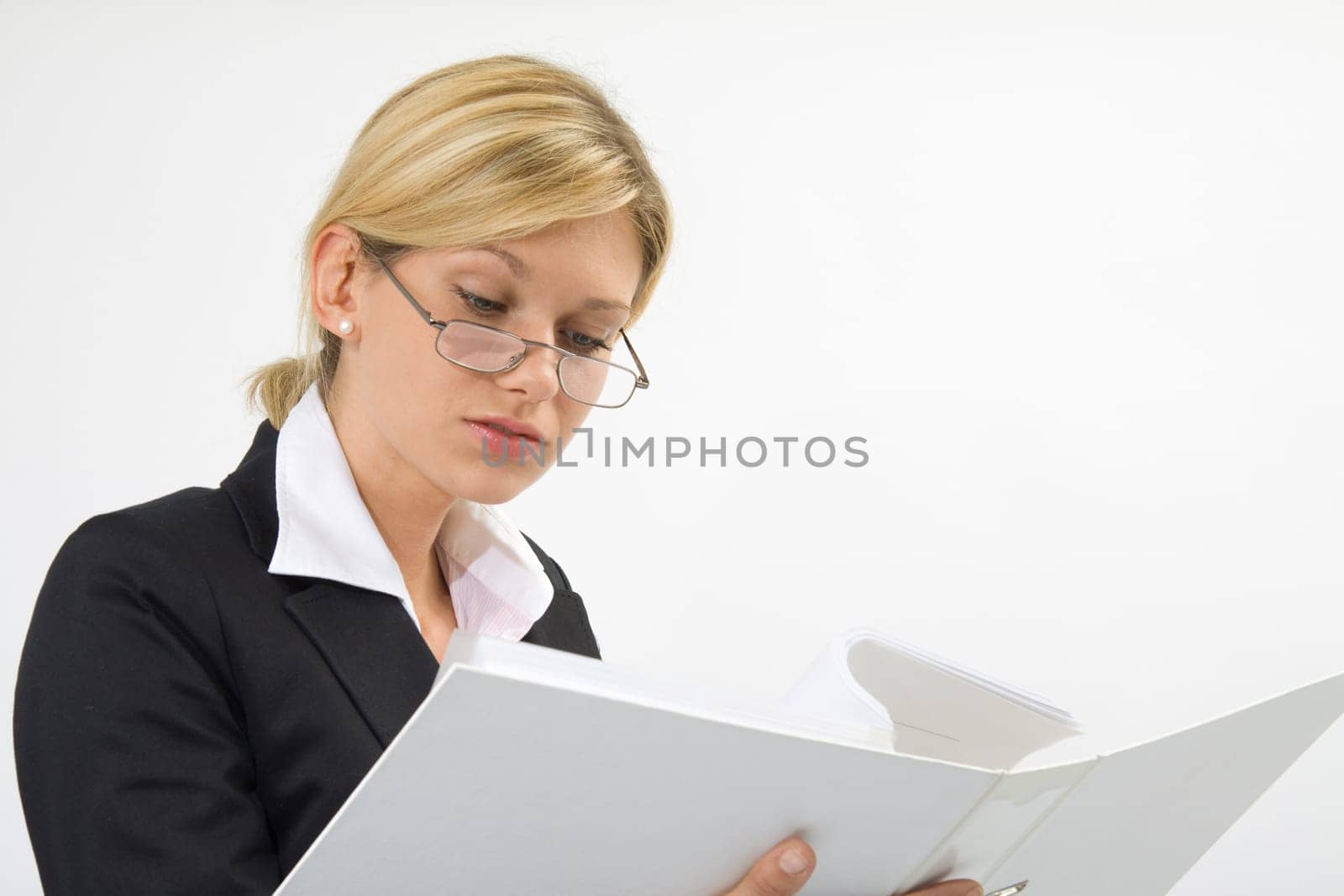 Eva reads
