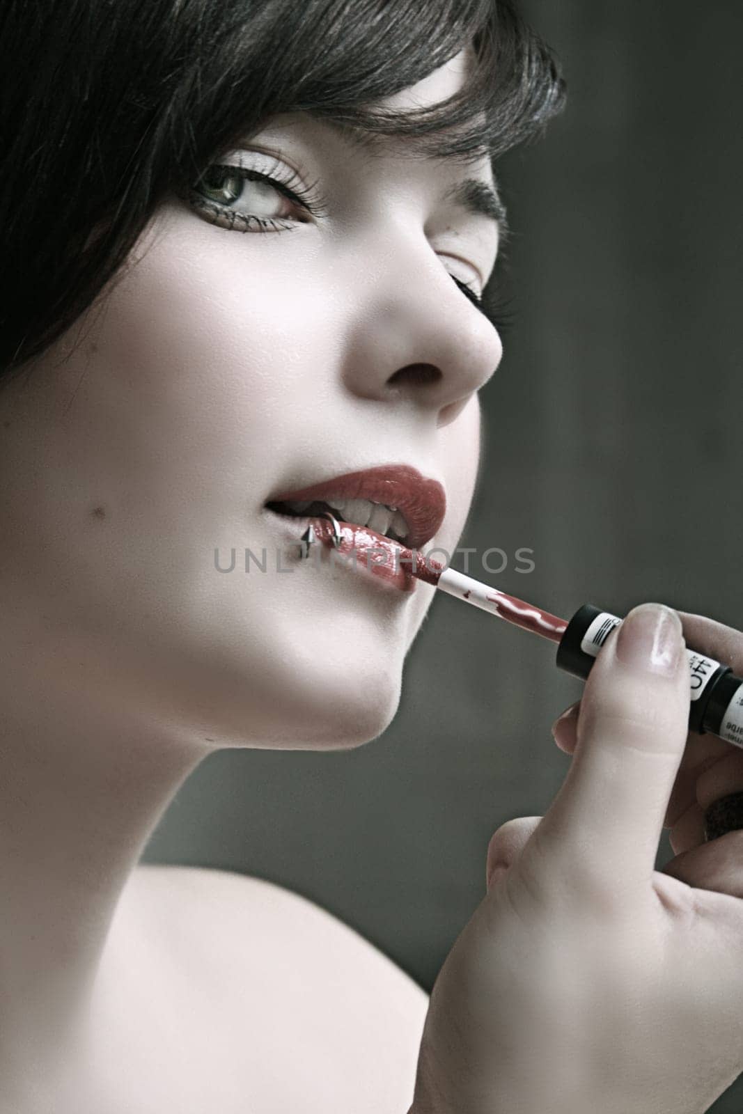The label is not pretty,but rarely ) Nevertheless,I didn't want to withhold the not "perfect"" beauty picture from you."