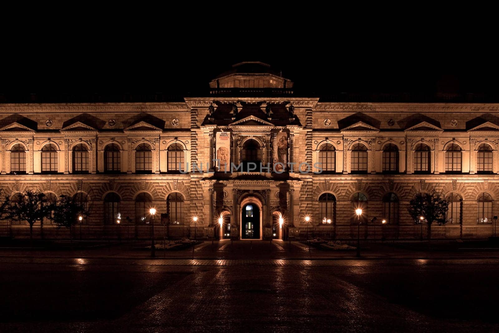 Zwinger north side