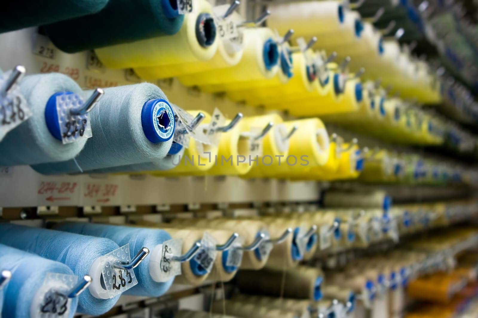 Spools with threads