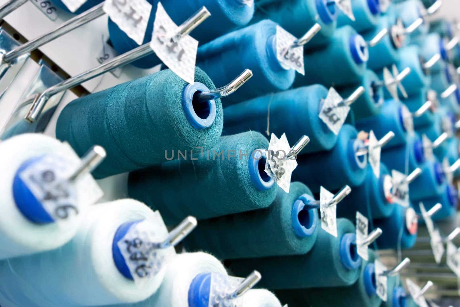 Spools with threads
