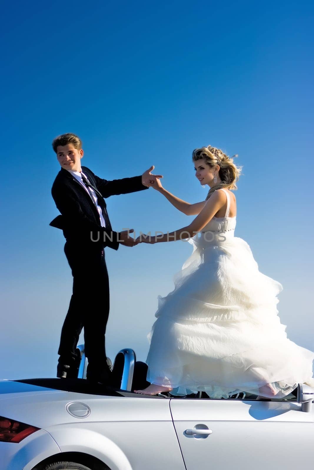 Wedding couple on car