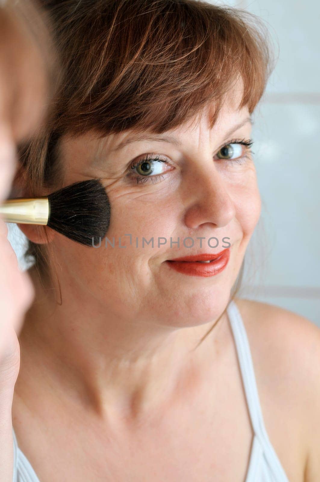 put some rouge on
