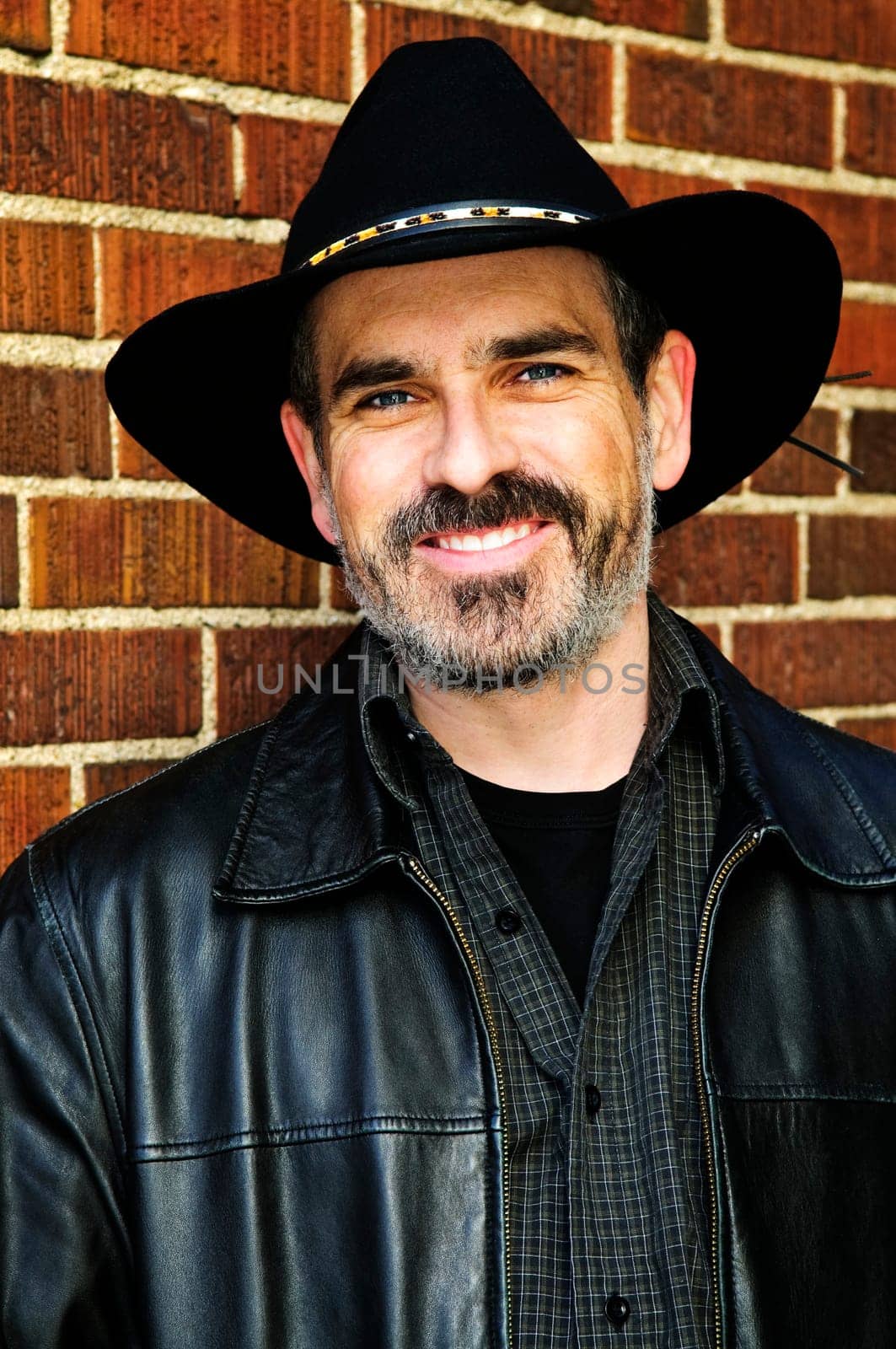 Bearded man in cowboy hat
