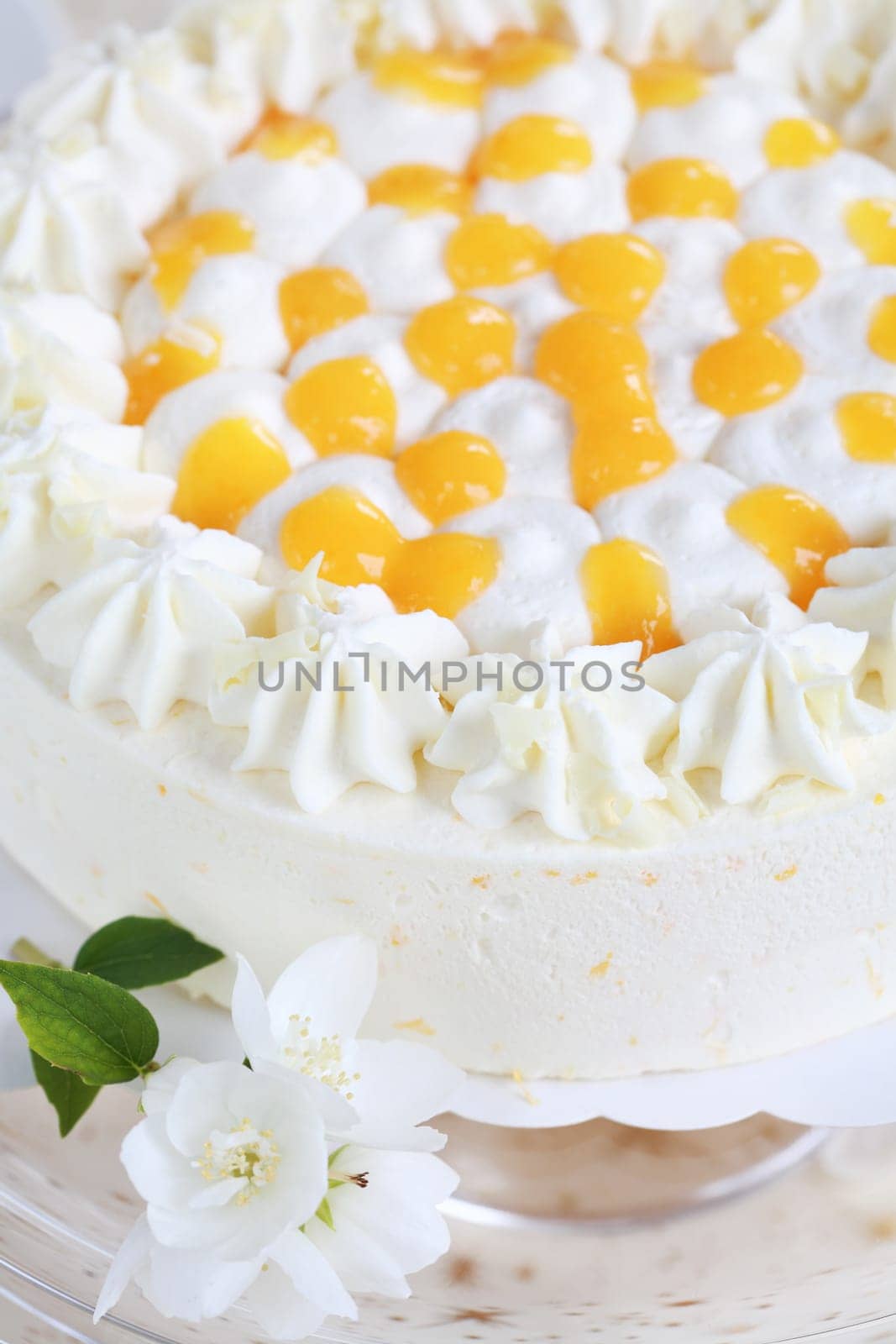Yogurt cake with oranges
