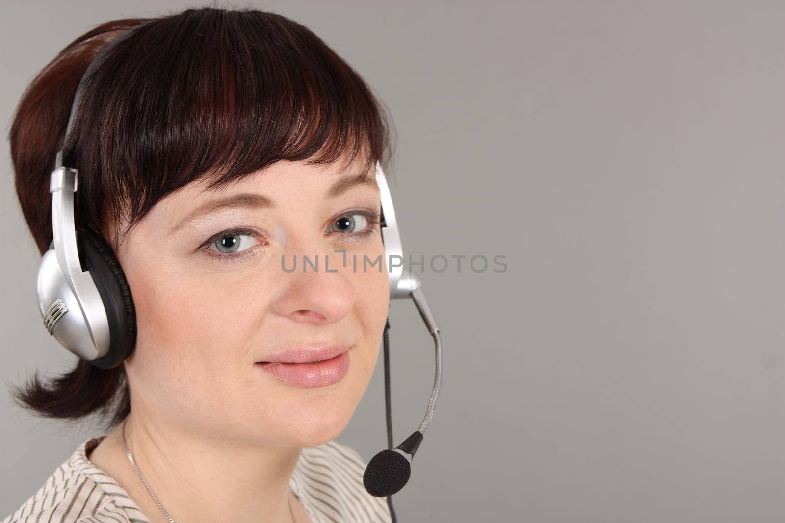 Call Center Agent Across