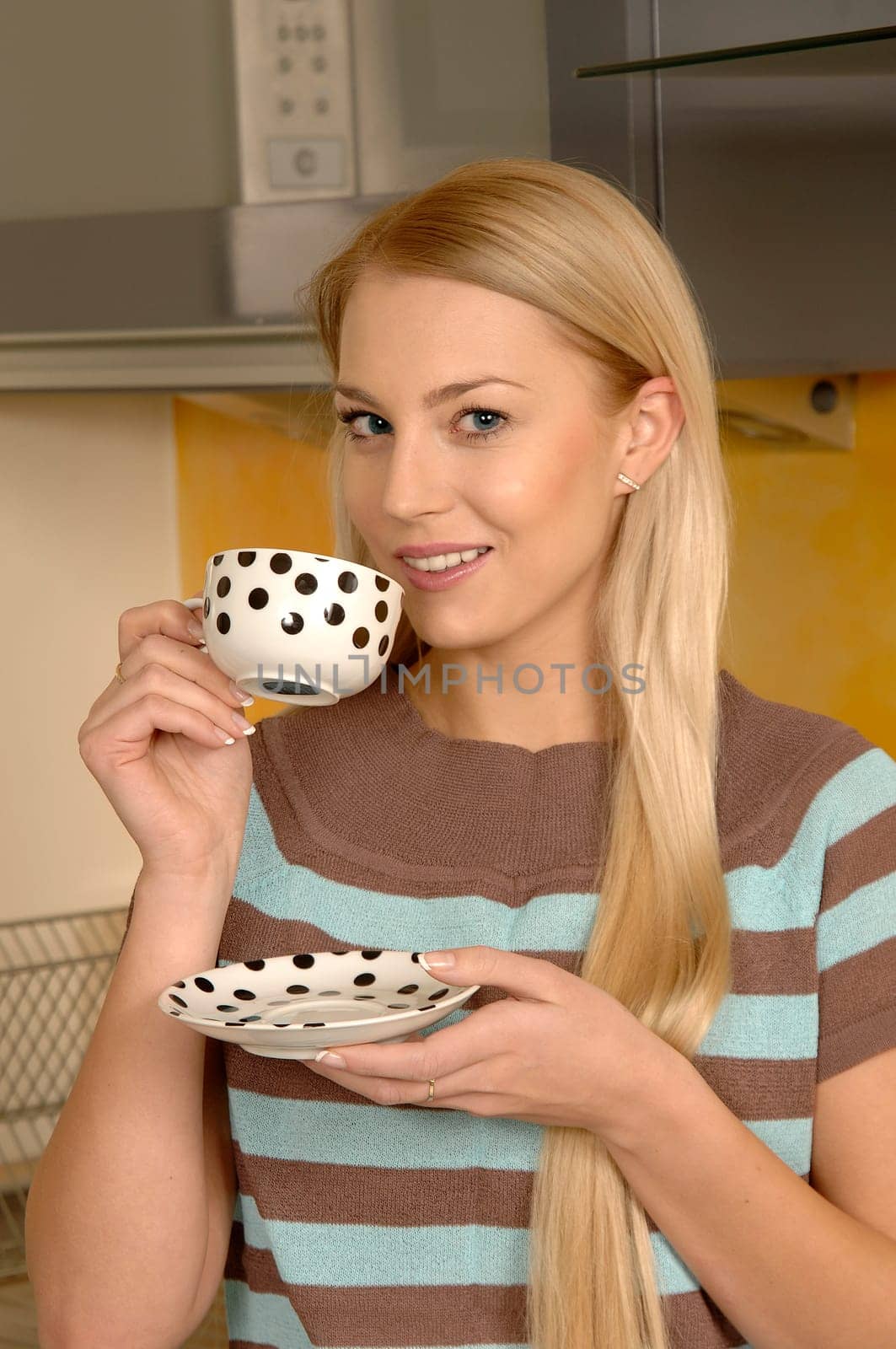 girl with tea