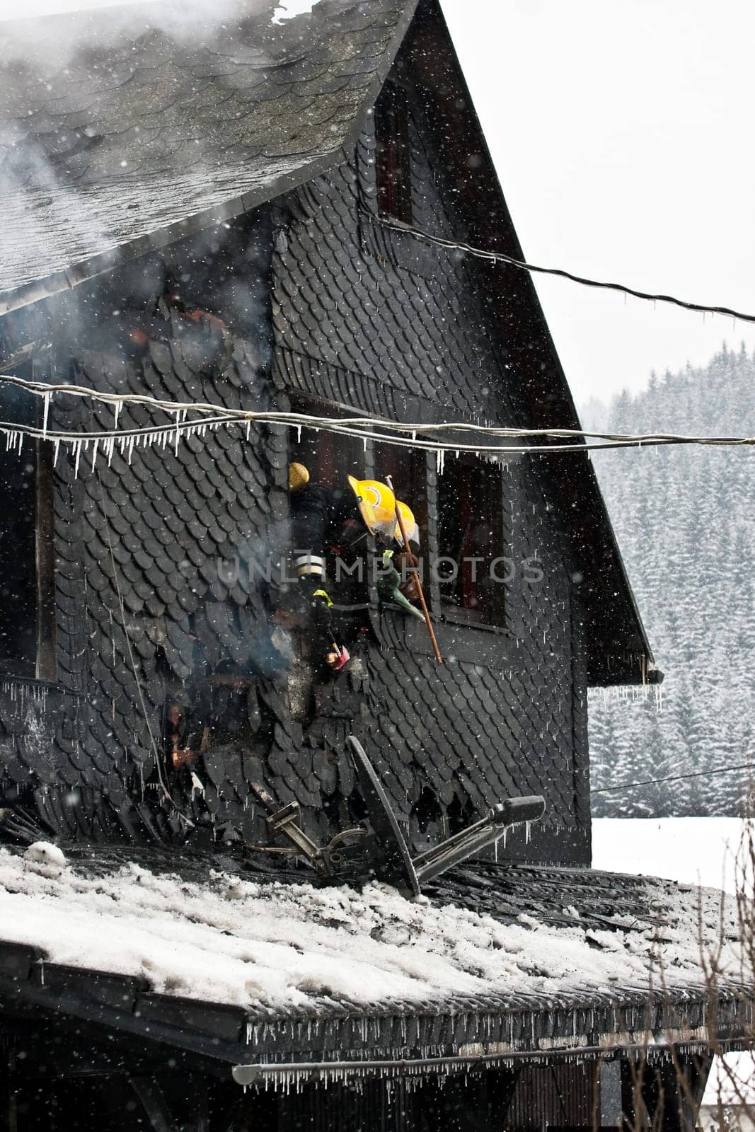 Residential house fire in winter - 14 °C....