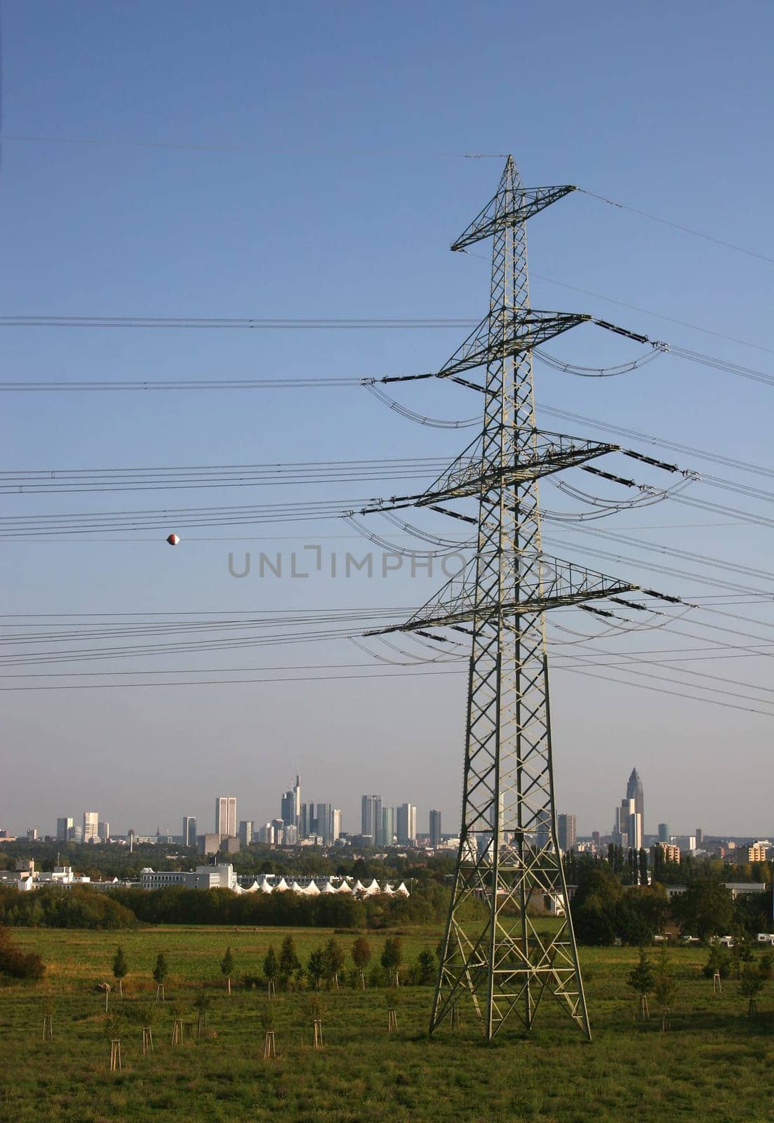 Frankfurt am Main behind power line
