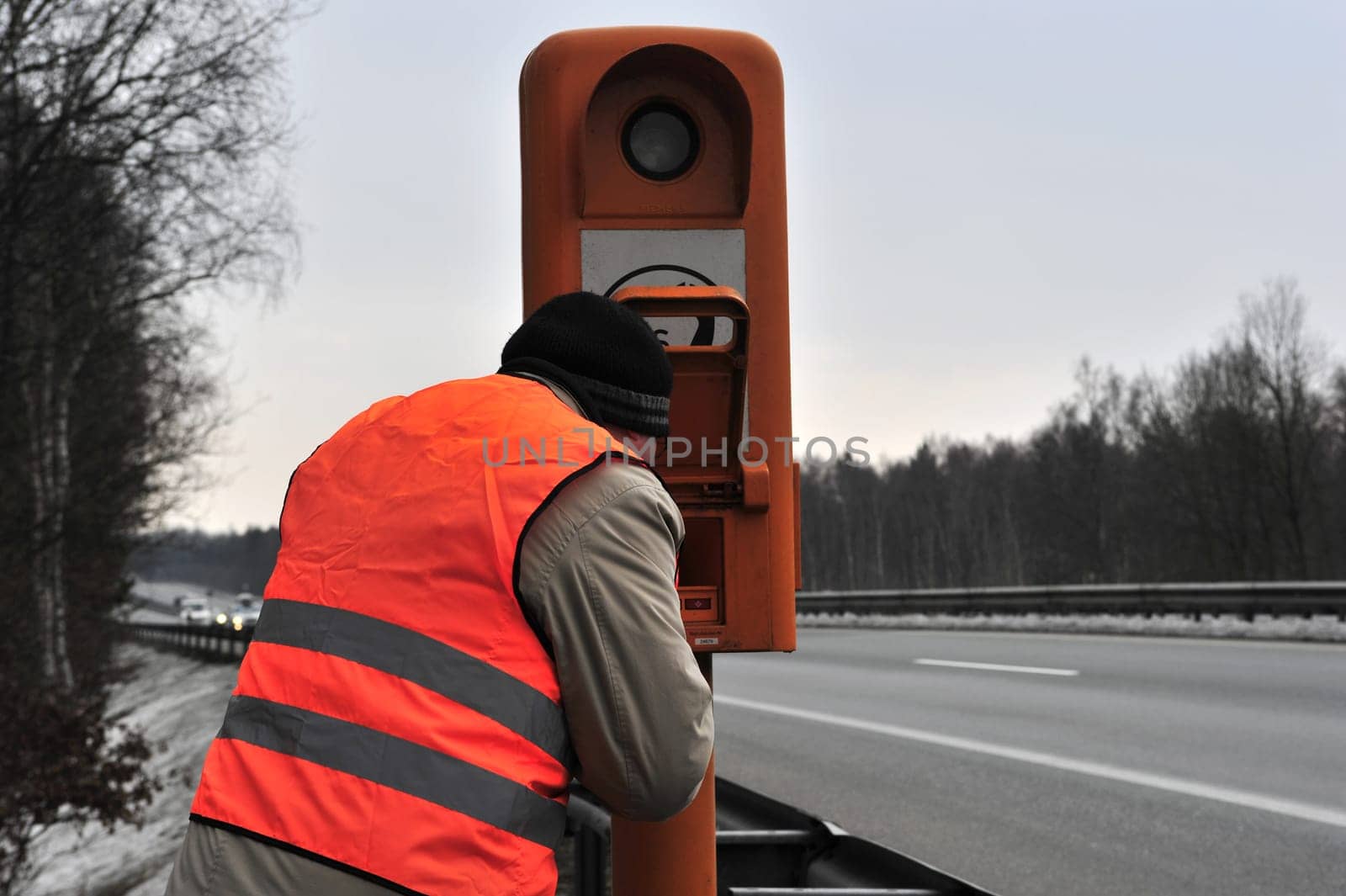 Emergency call after car breakdown on the highway