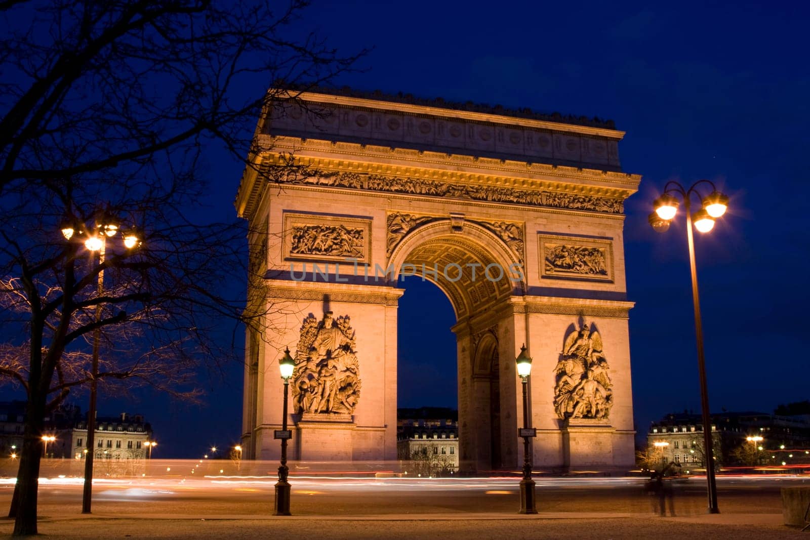 Triumph arch from Paris at night