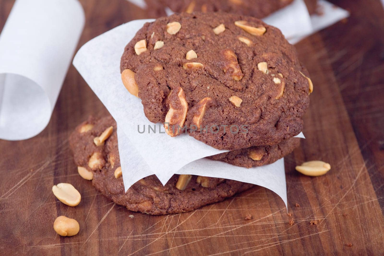 Biscuit and nut