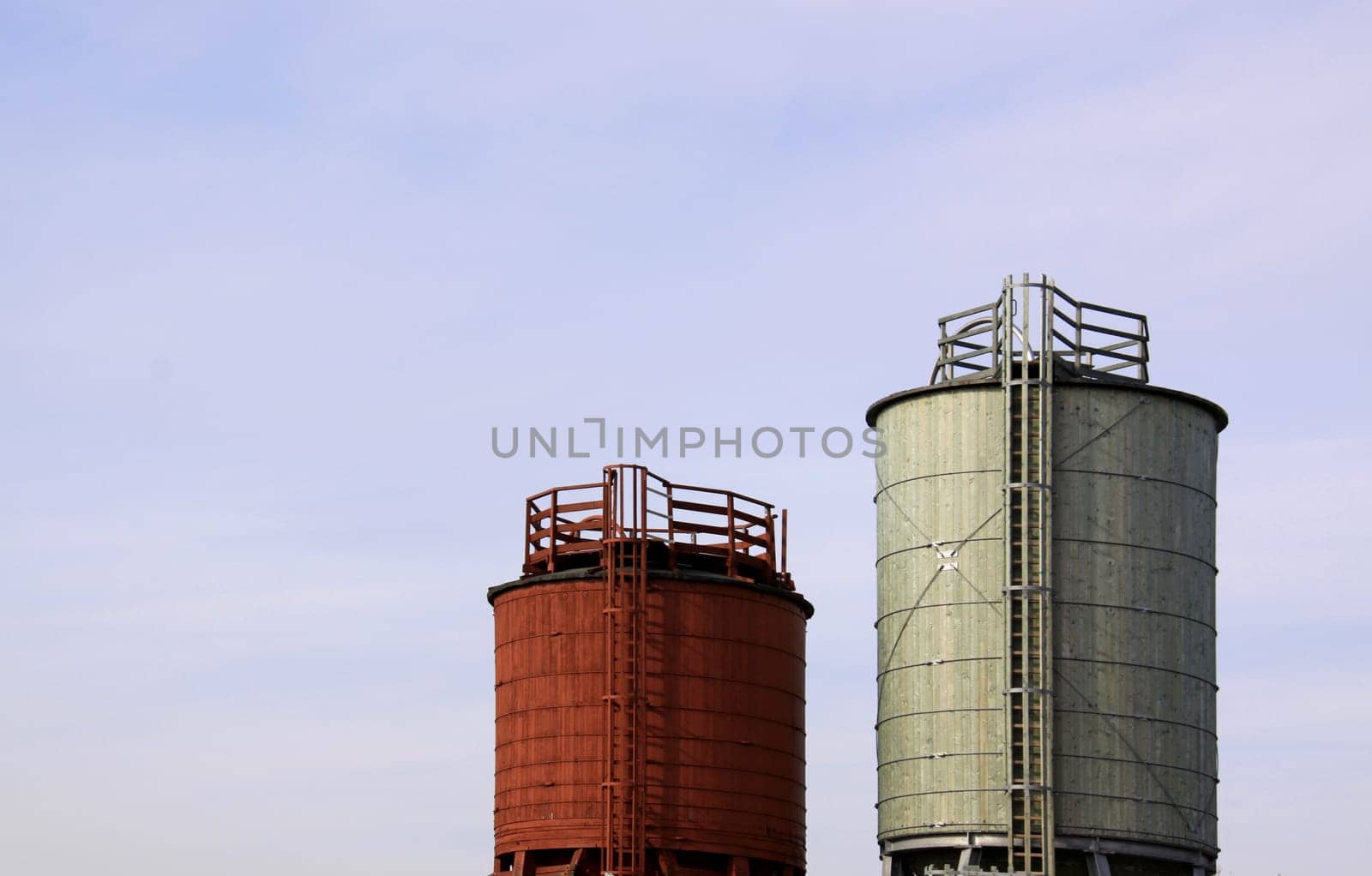High-rise silos