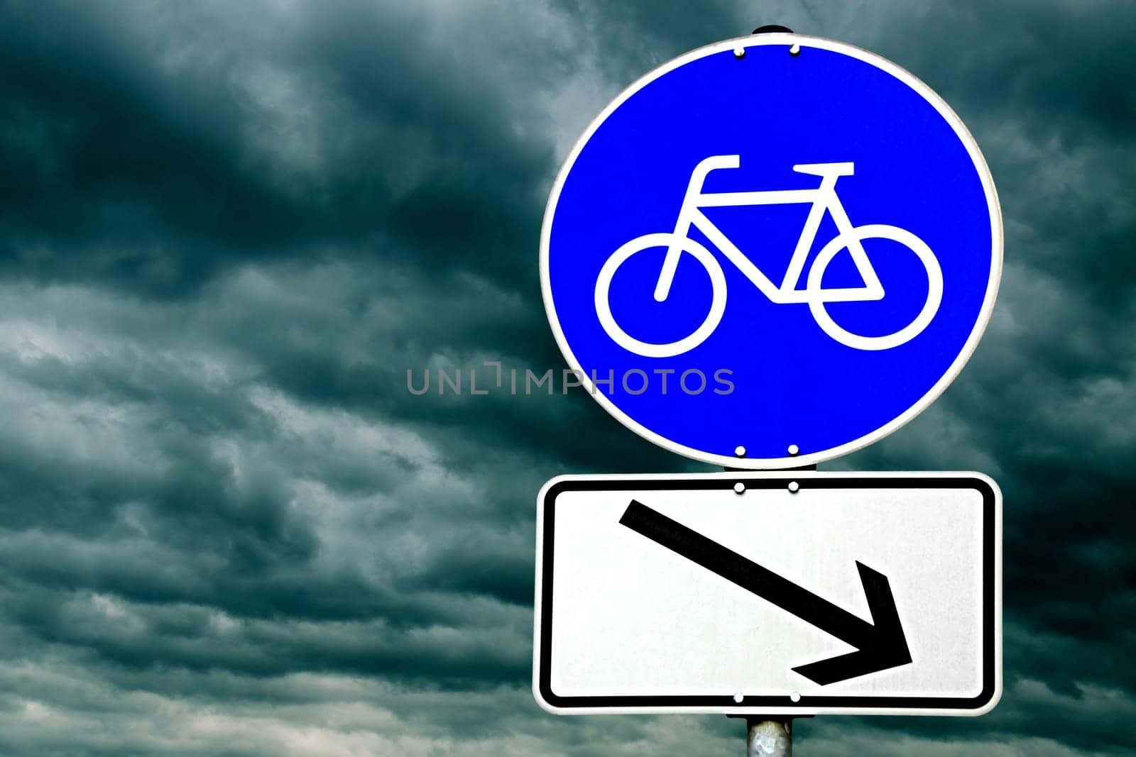 Sign 237: (Special path for) cyclists