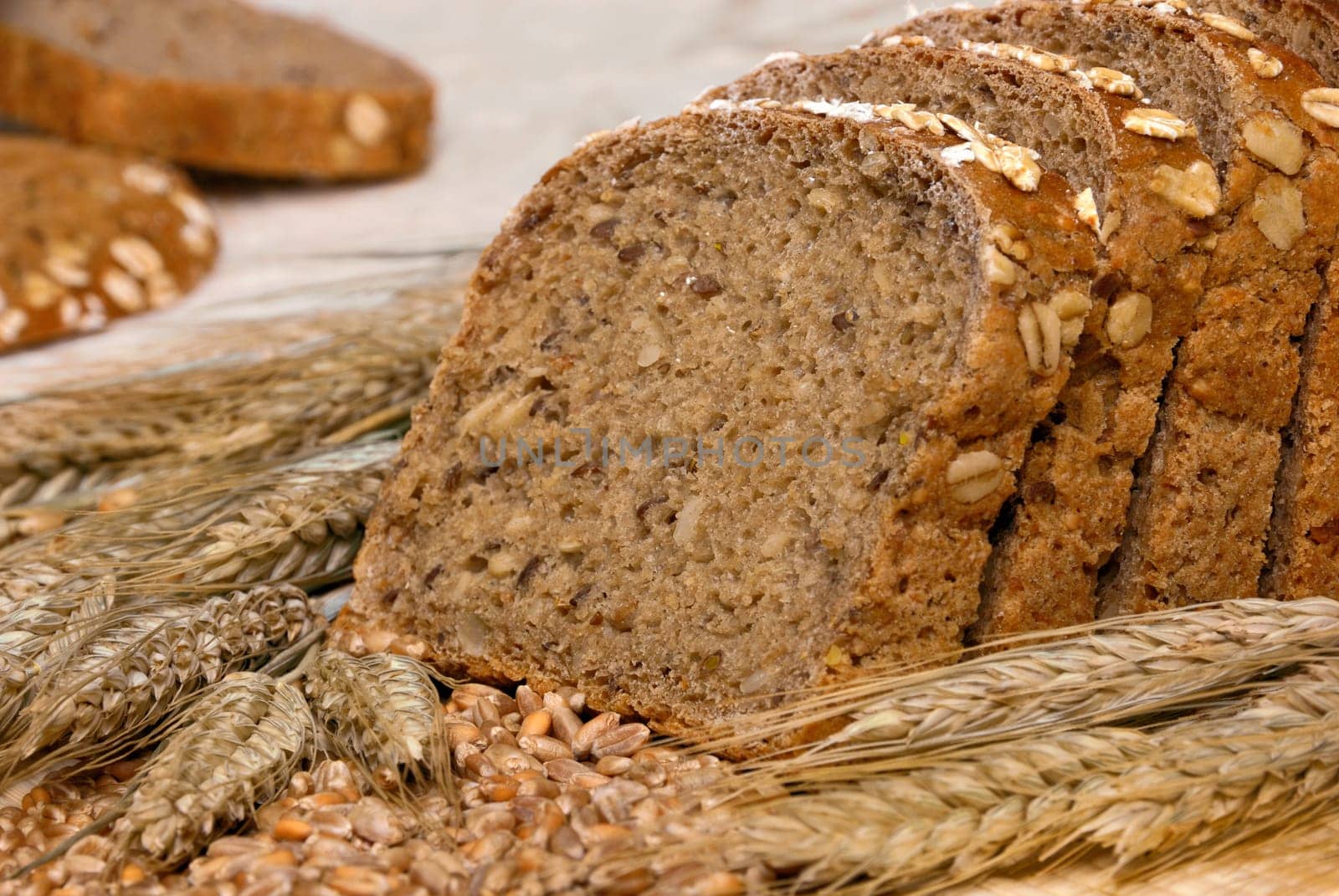 Multigrain bread decorated with cereals