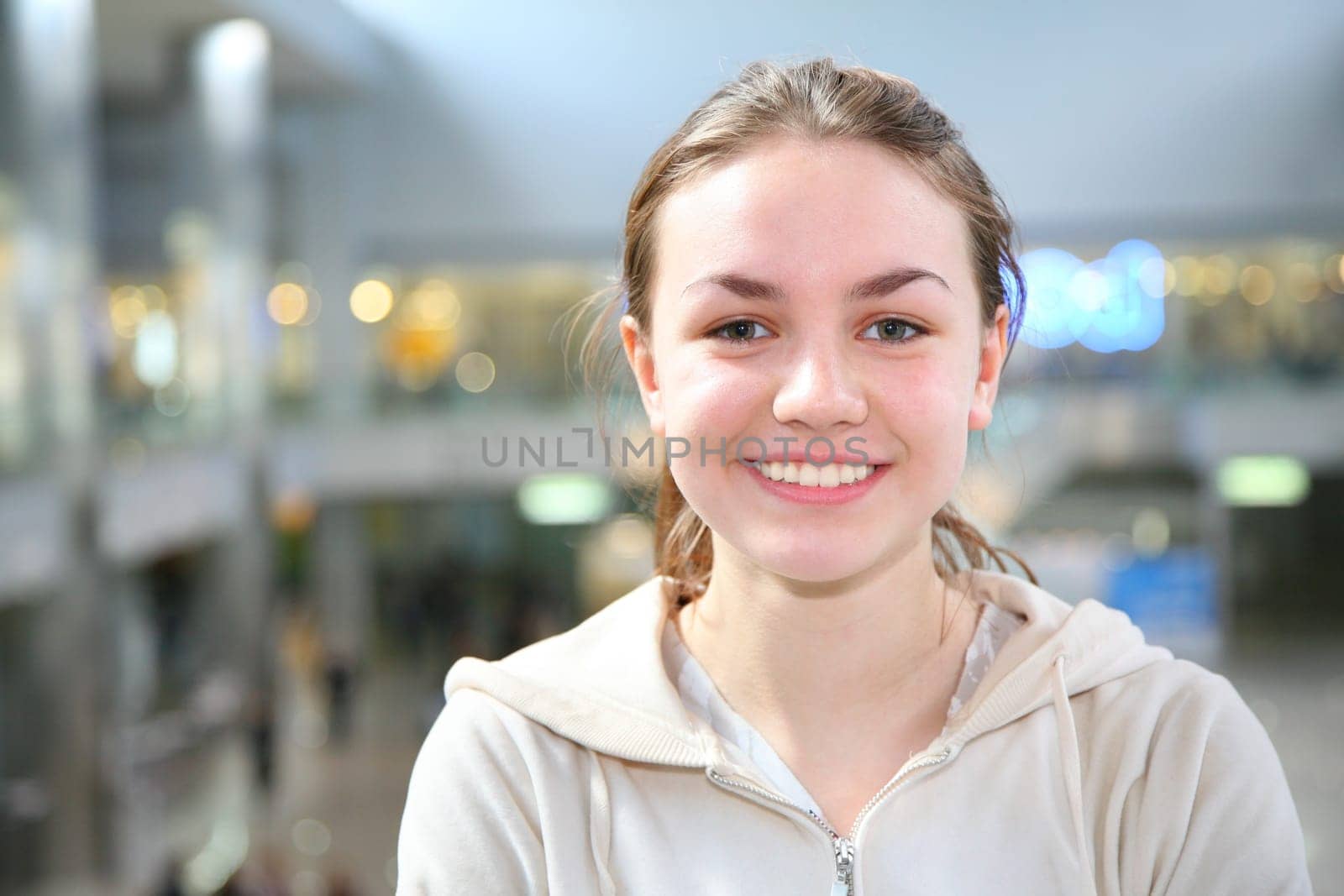 smile girl in big hall