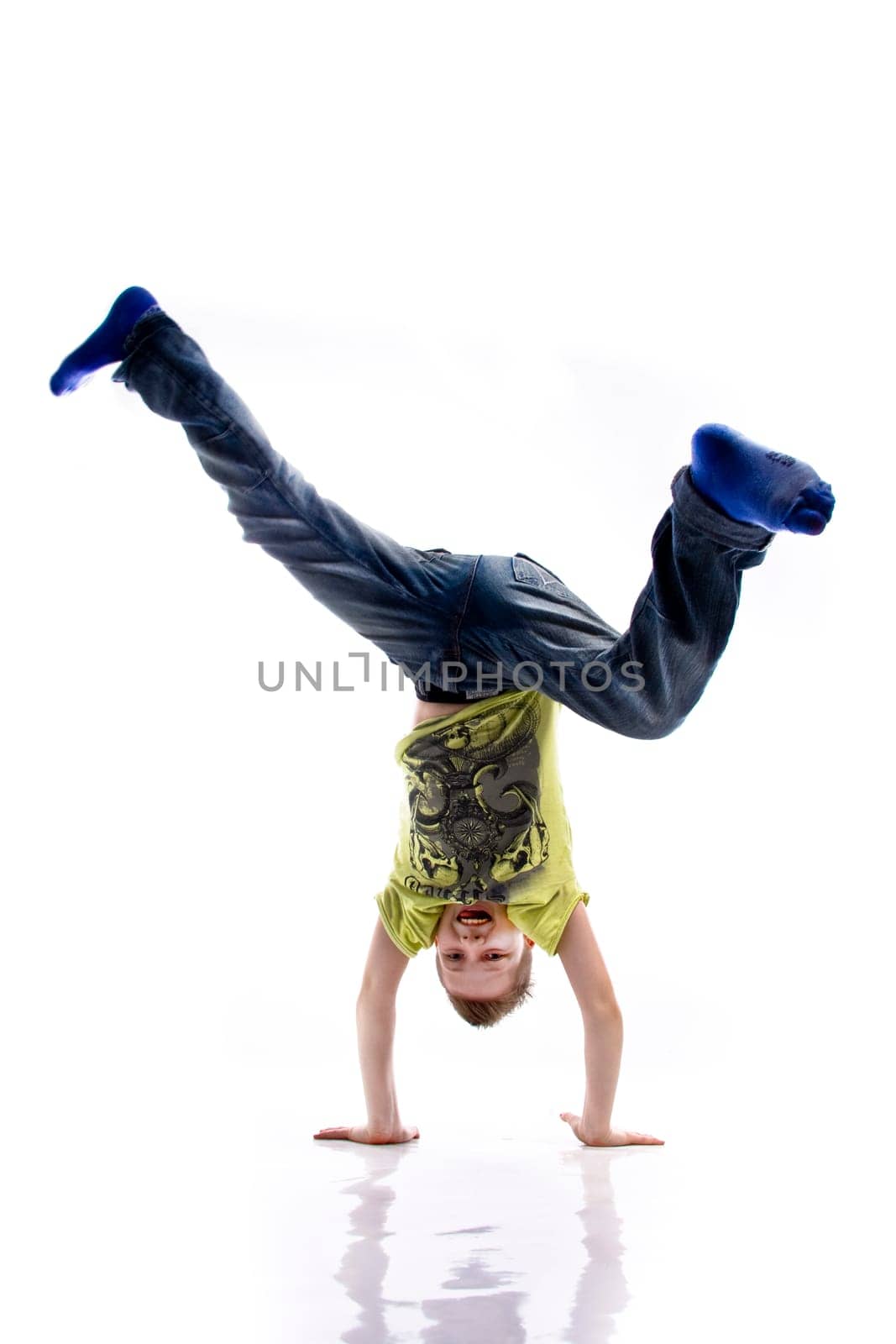 boy makes headstand wd651