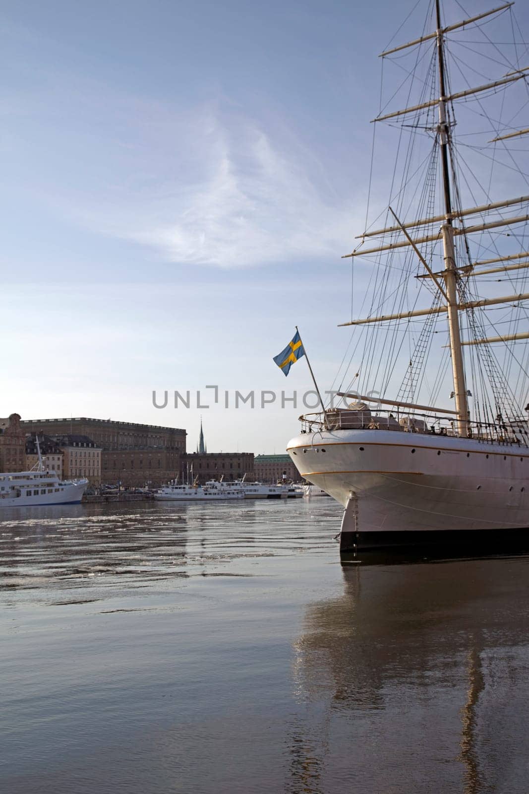 af Chapman with royal palace