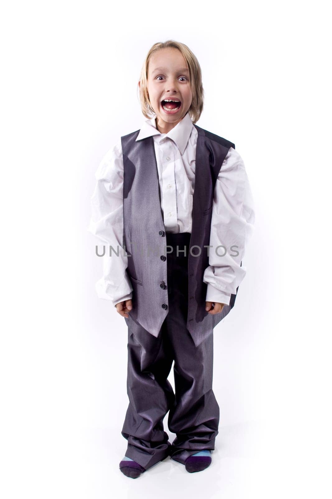 Boy in too big suit wd659