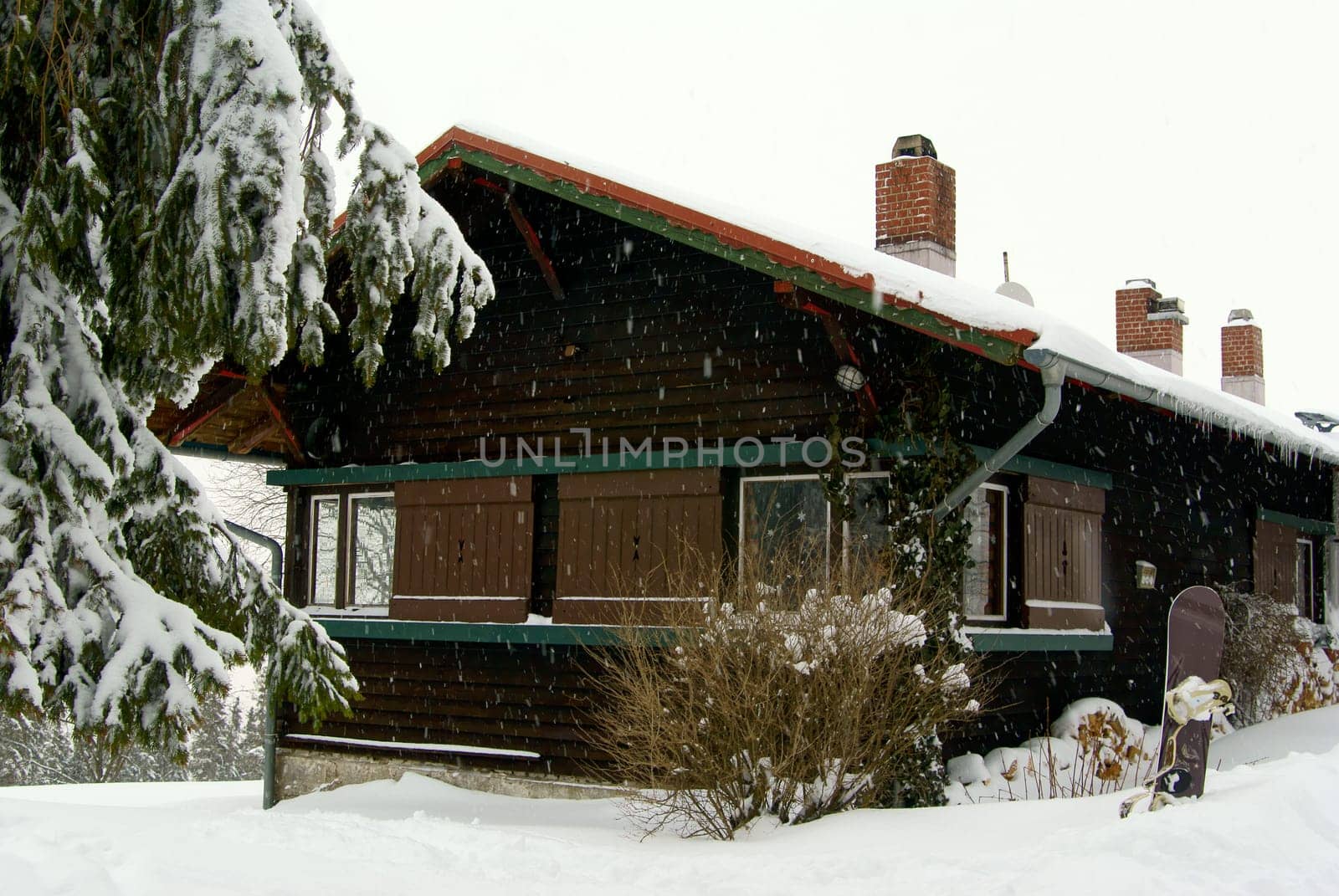 Hut in winter in Thuringia