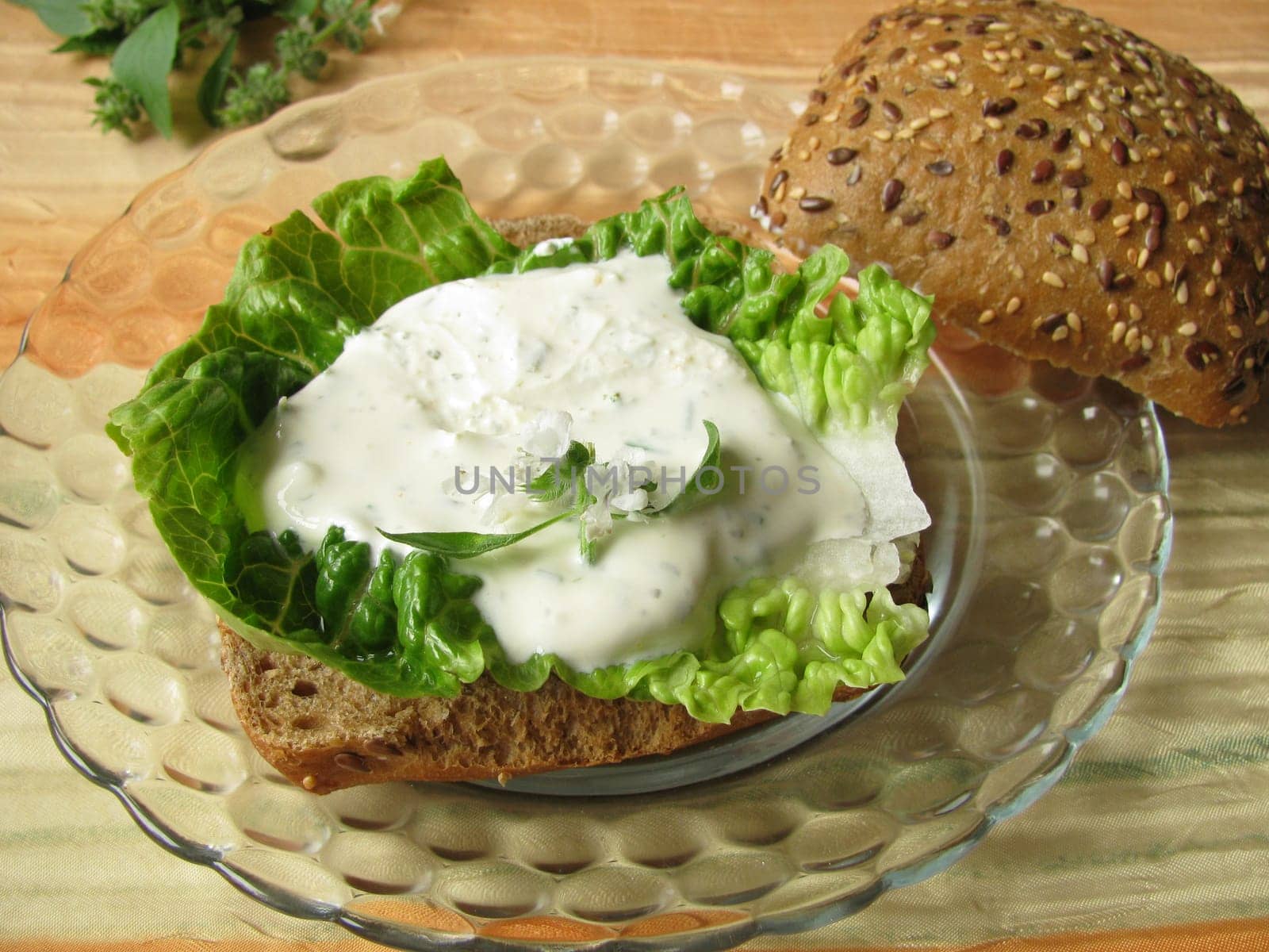 Grain rolls with herb quark