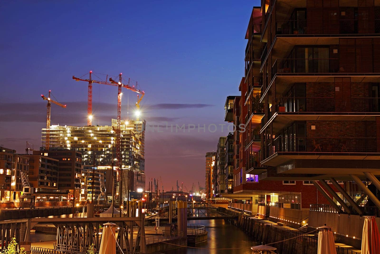 Hamburg Hafencity with construction site Elbphilharmonie in the evening - DRI