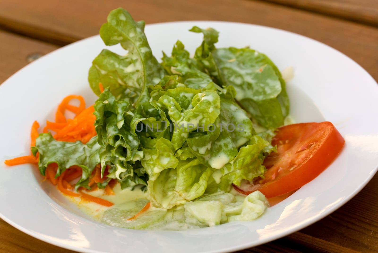 Mixed salad with tomatoes