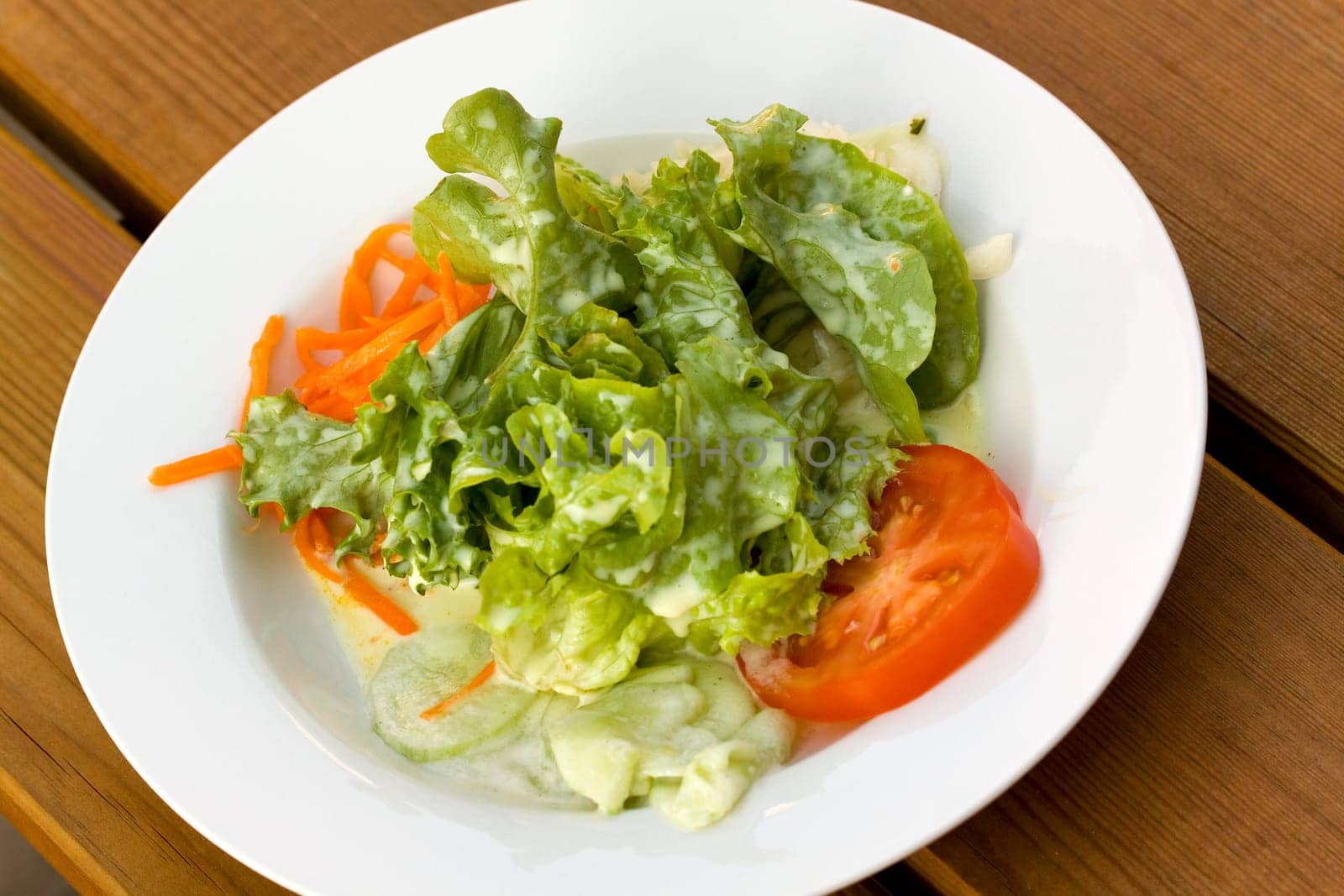 Mixed salad with tomatoes