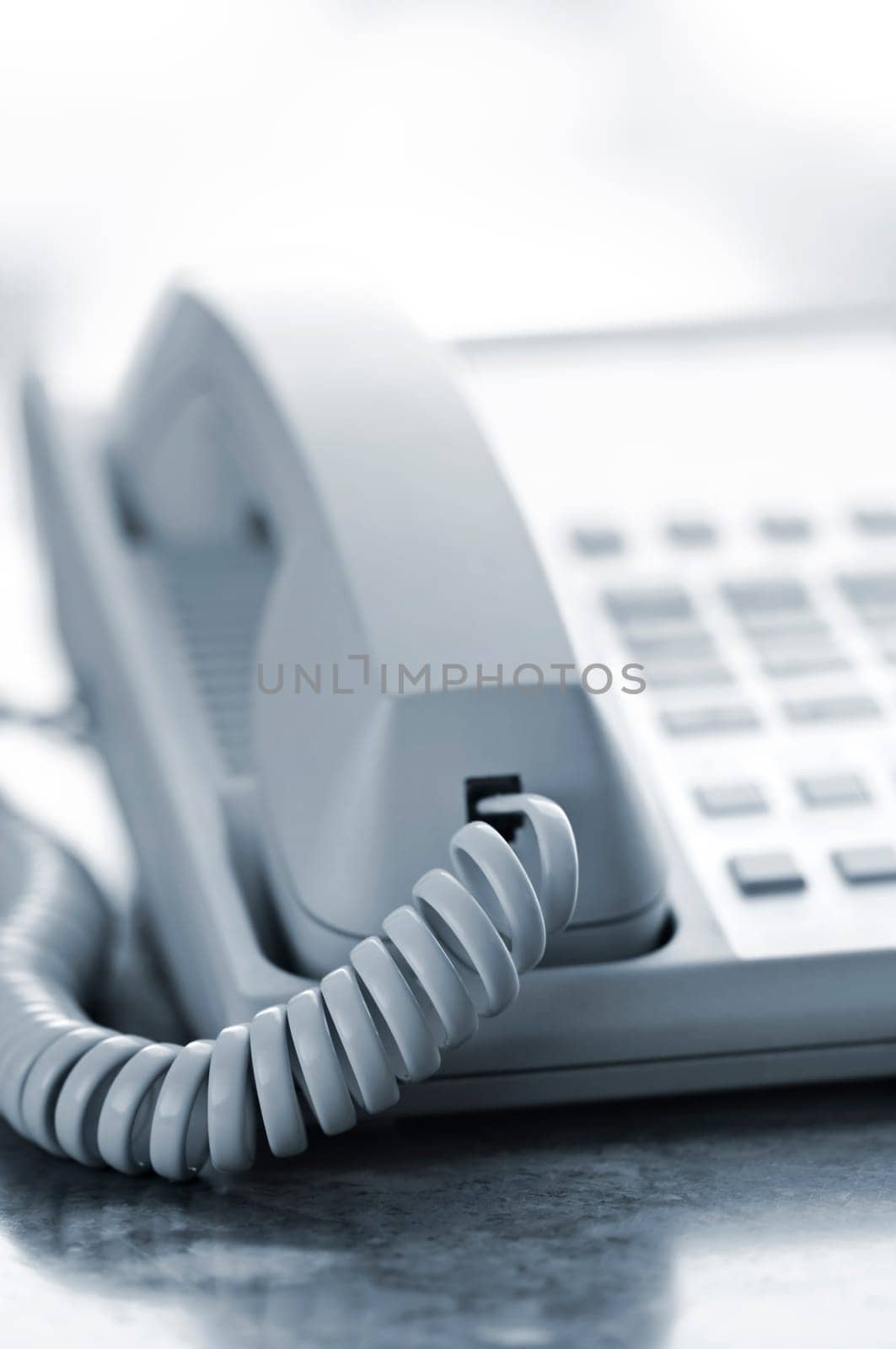 Desk telephone