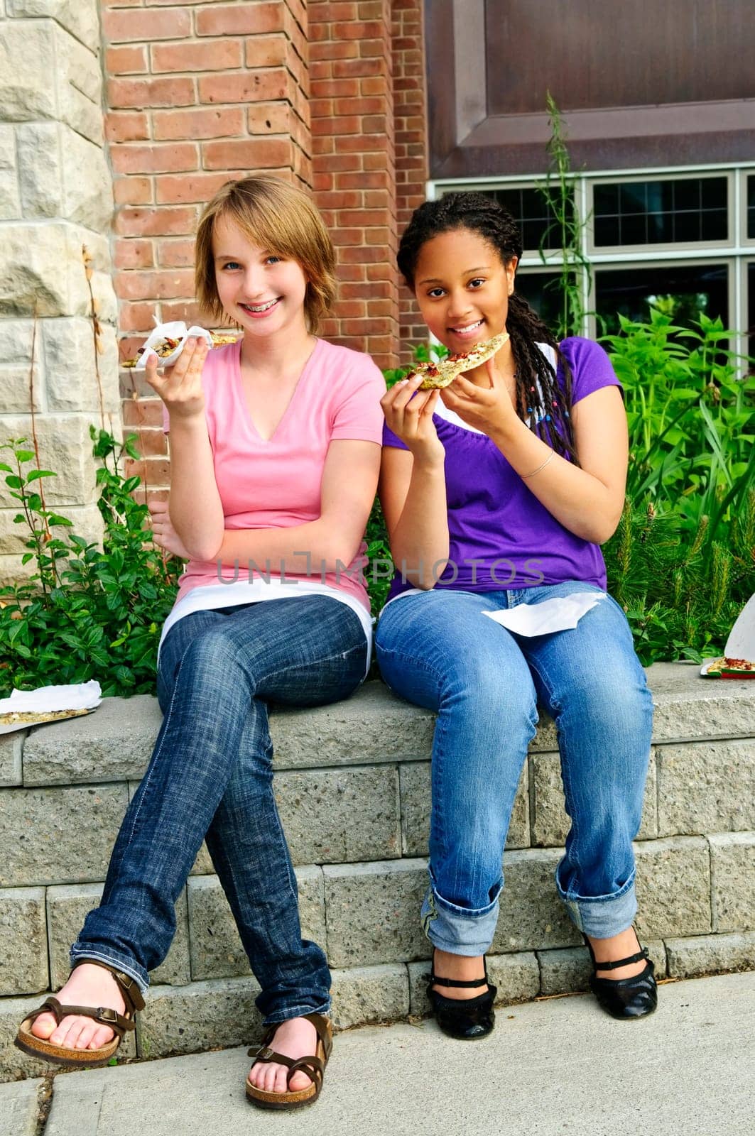 Girls eating pizza