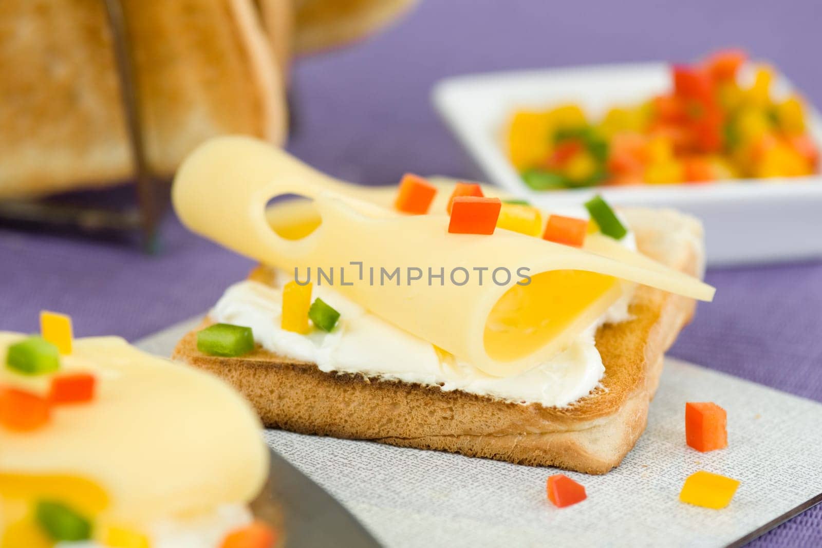 Pepper toast cubes
