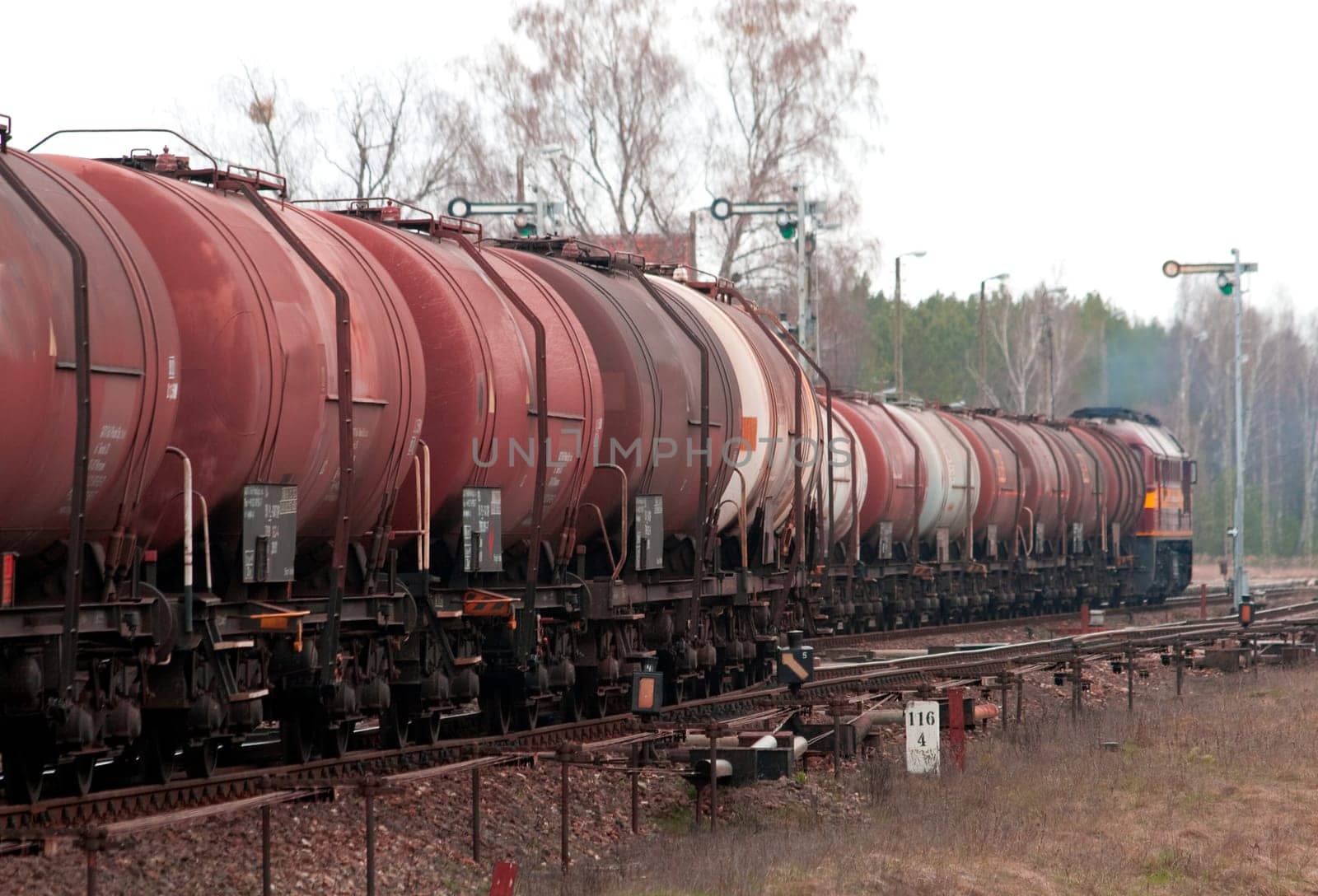 Freight fuel train