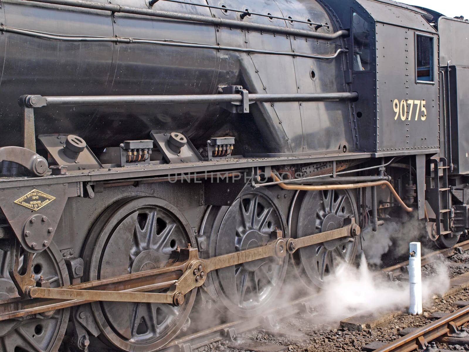 Steam engine No 90775