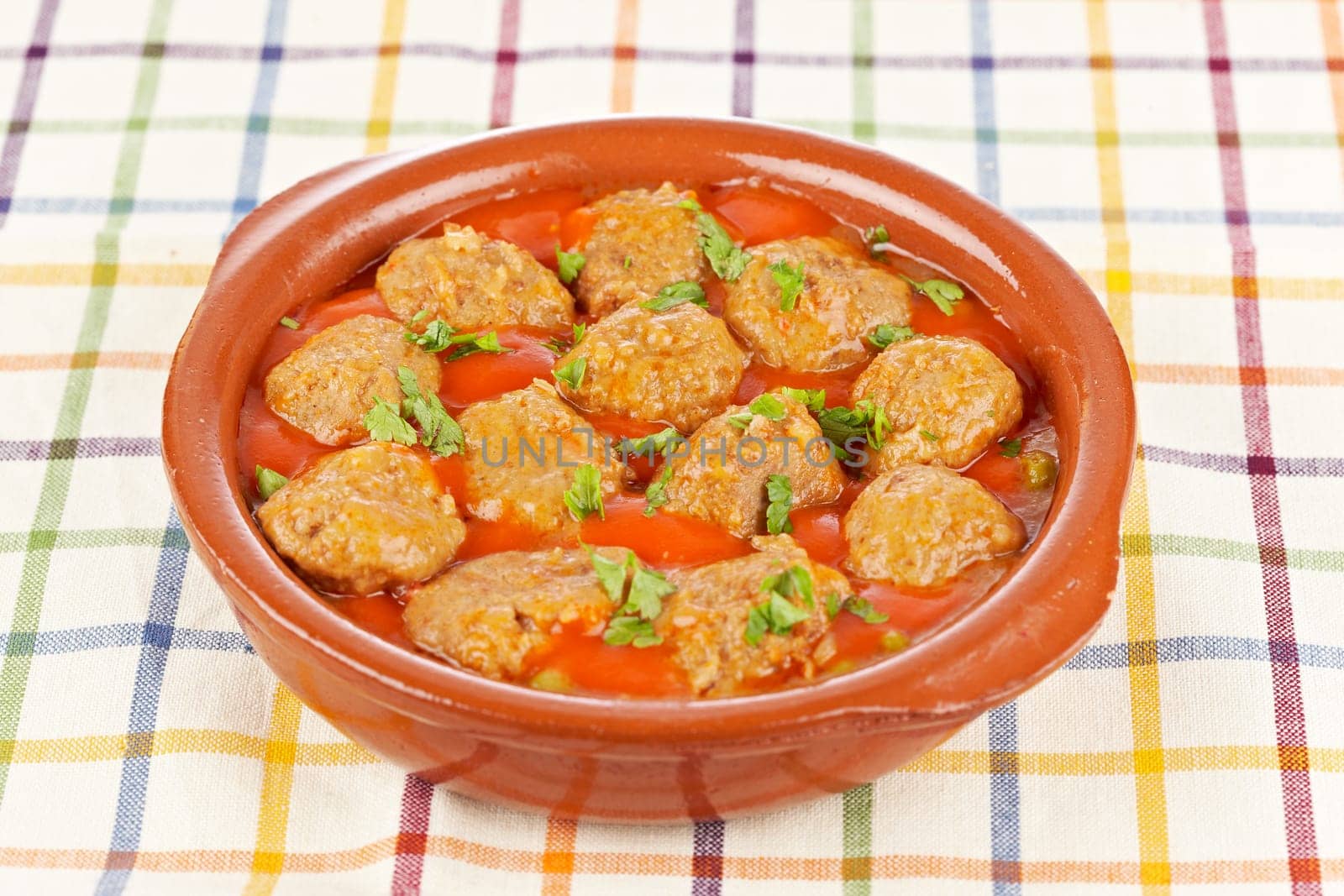 Fresh meatballs with peas