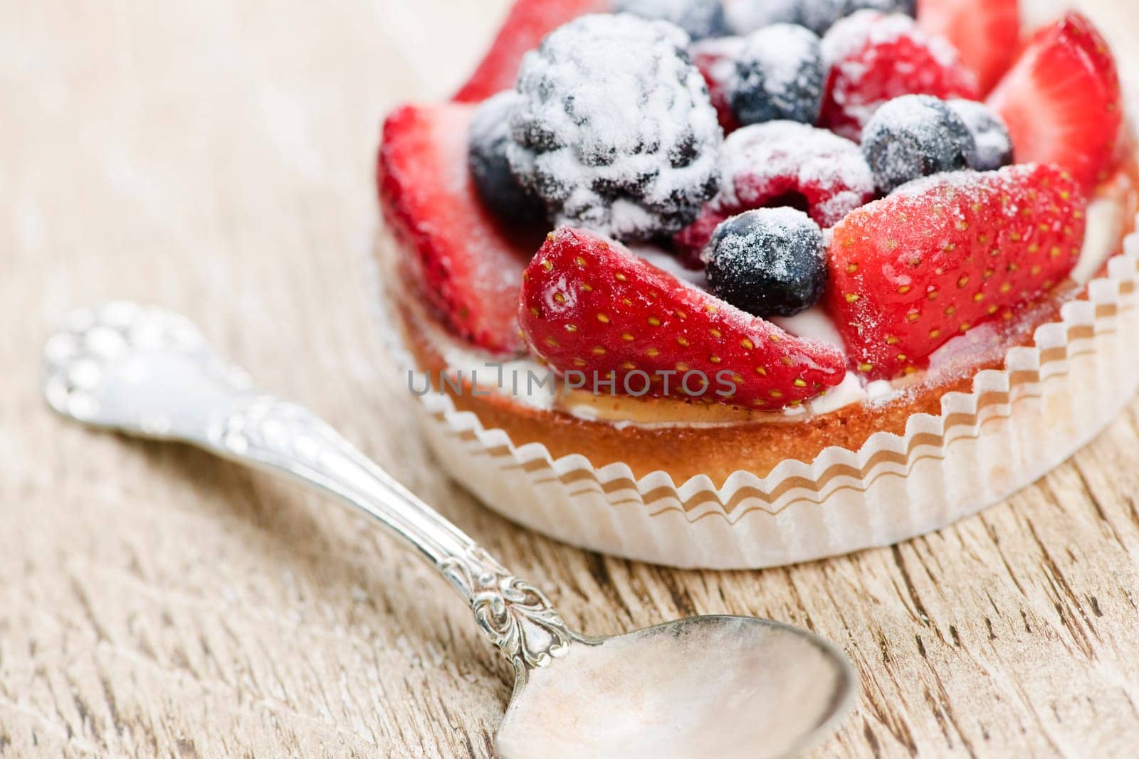Fruit tart with spoon