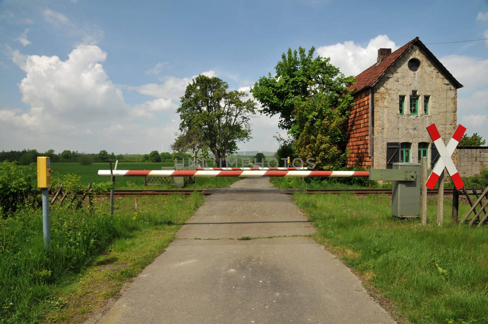 Restricted level crossing