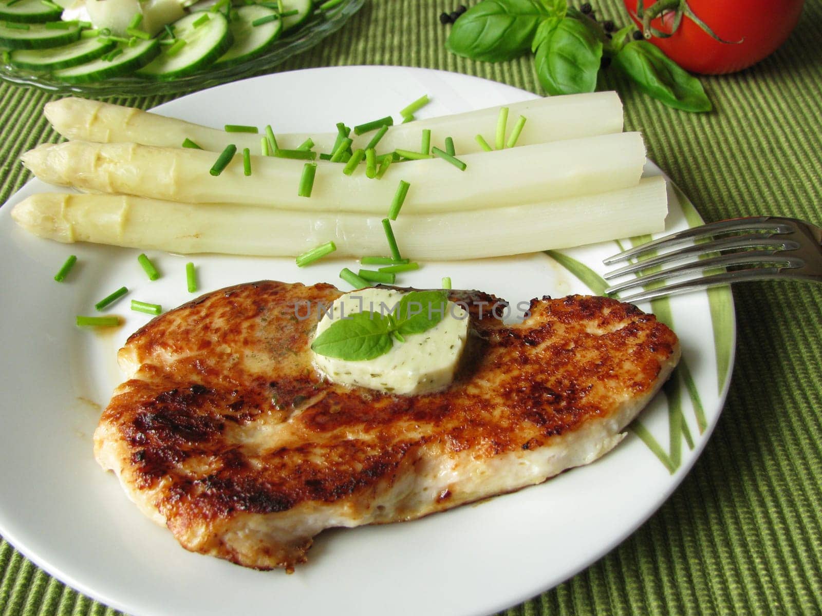 Chicken fillet with asparagus