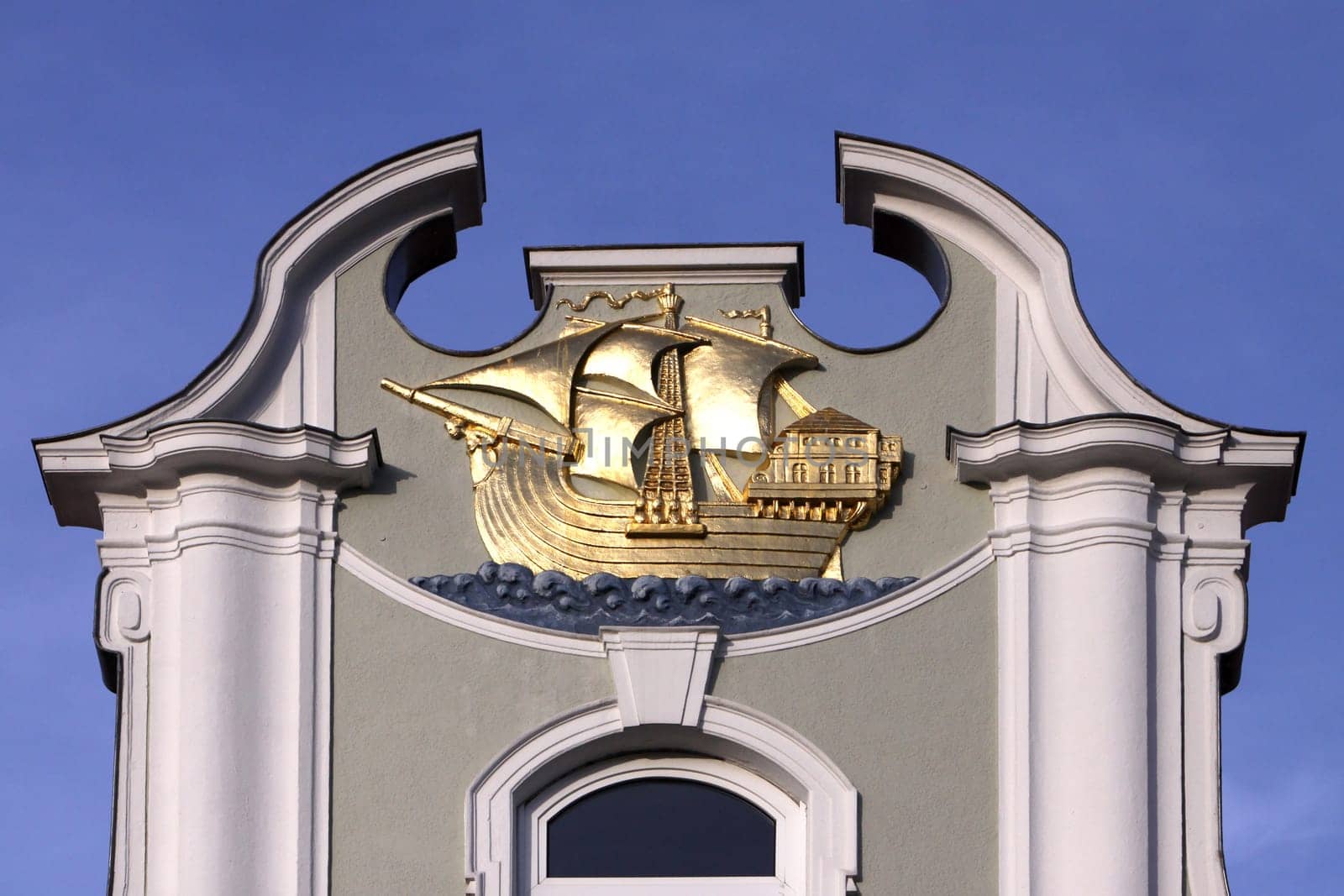 Golden cog on the gable