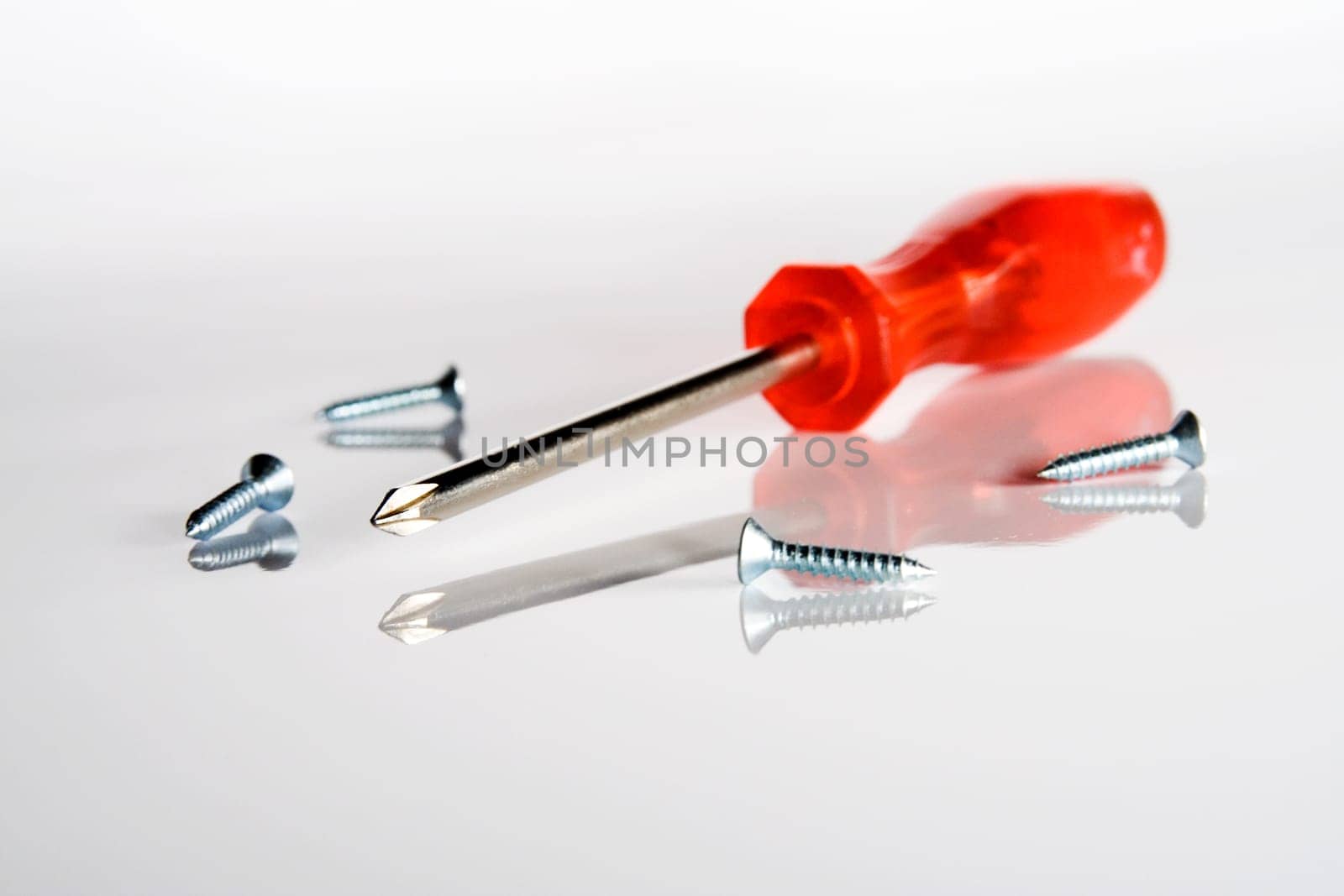 Screwdriver and screws